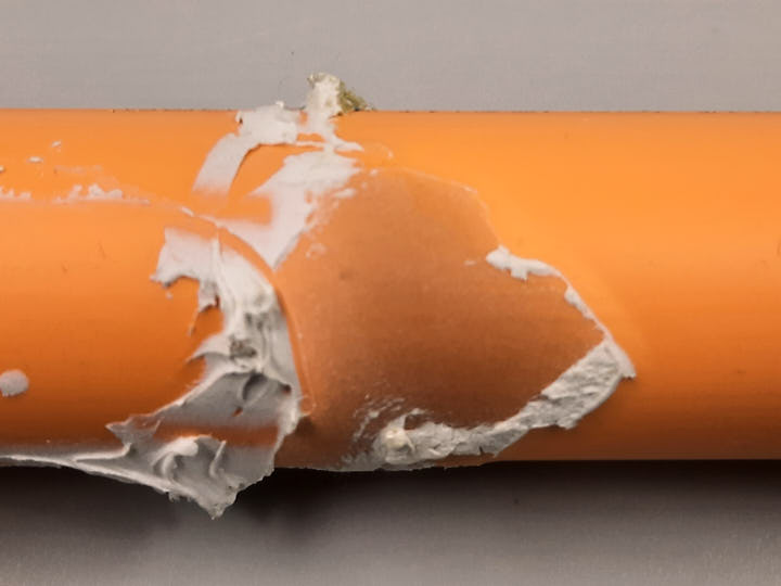Discolouration and swelling of a CPVC sprinkler pipe caused by migration of plasticisers from the sealant into the CPVC