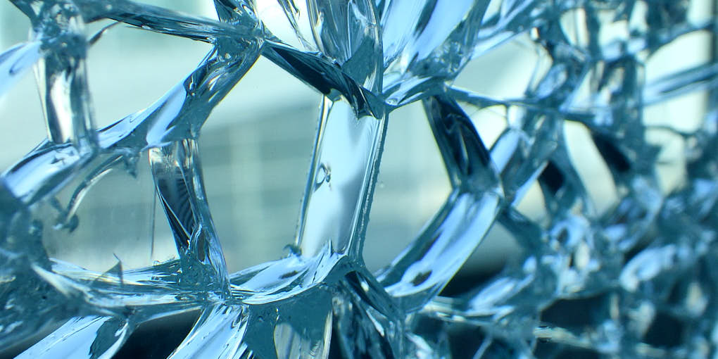 Shattered glass failure due to nickel sulphide inclusion