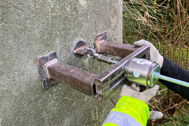 Pull-out test for bond strength testing